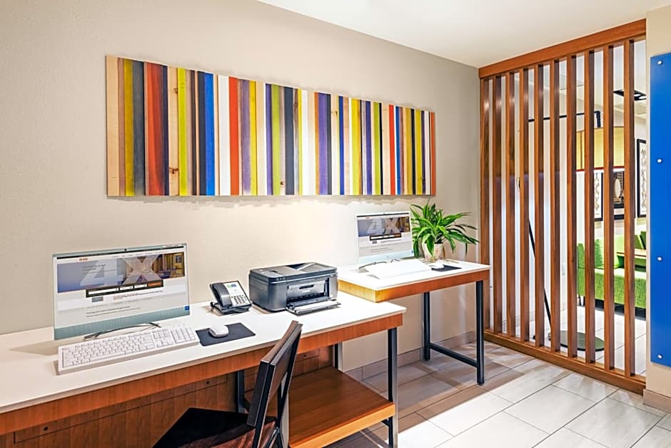 Holiday Inn Express And Suites Junction By IHG