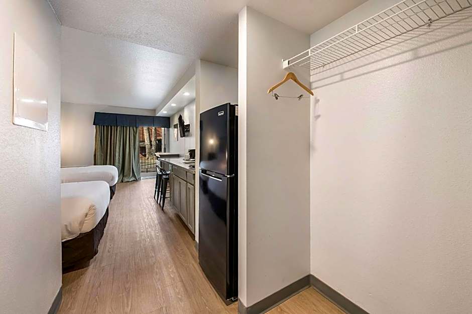 Suburban Studios Williamsburg Central