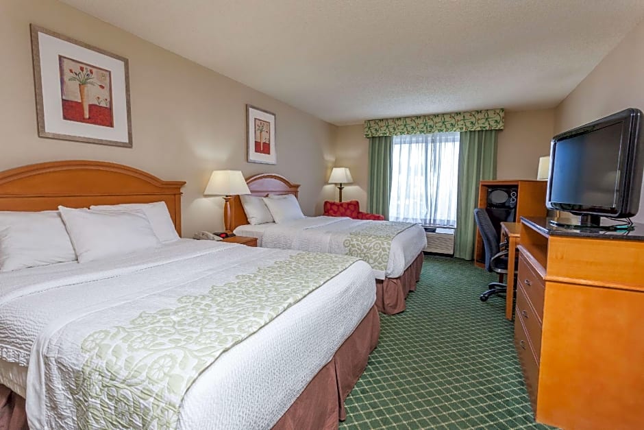 Days Inn & Suites by Wyndham Warren