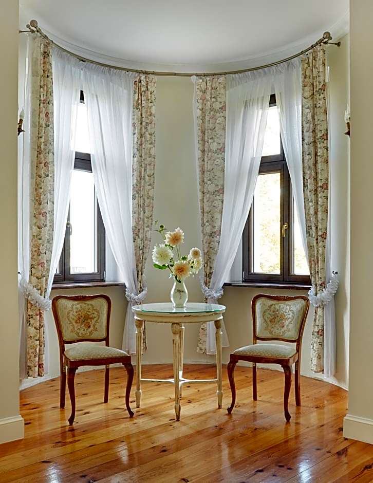 Pałac w Orli - pokoje, restauracja