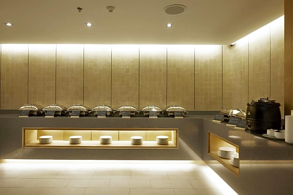 The Quarter Phromphong by UHG