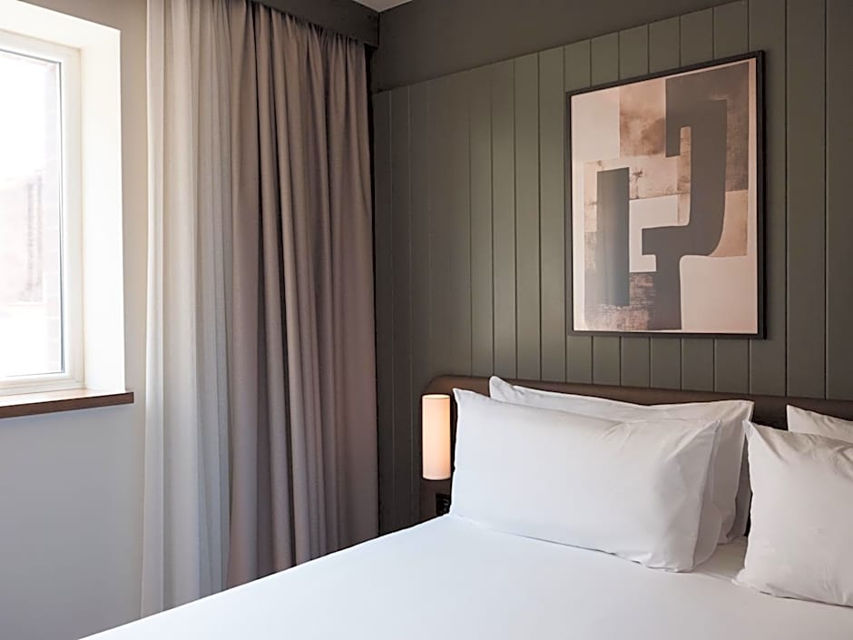 Honest Budapest by Chic & Basic