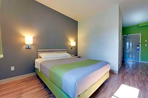 Studio 6 Toronto - Mississauga