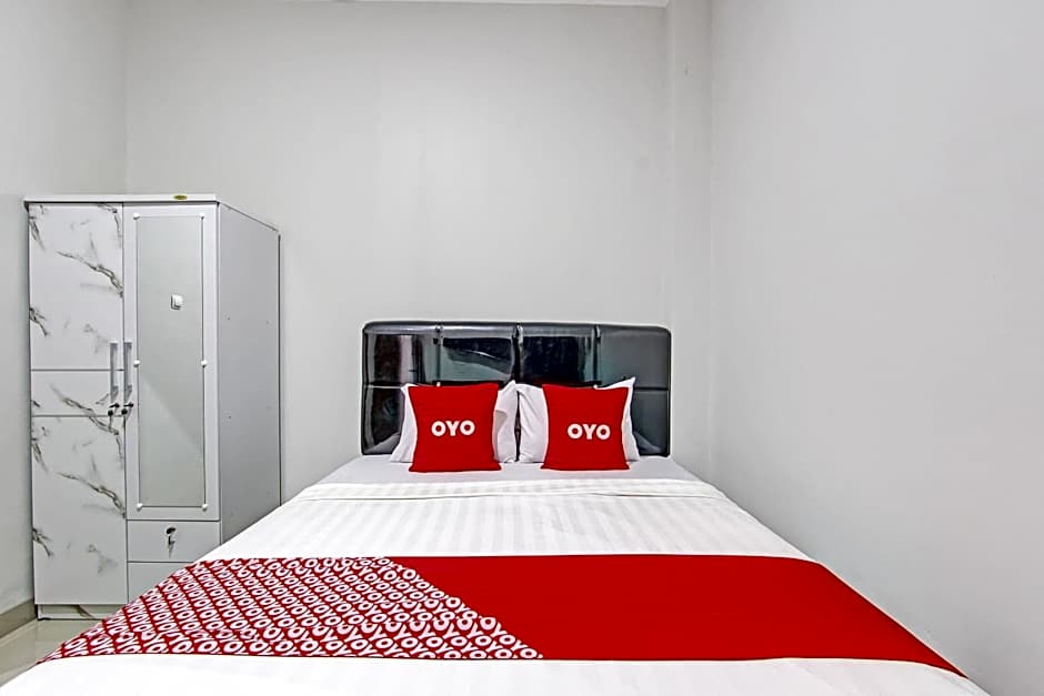 OYO 92879 Imperial Inn