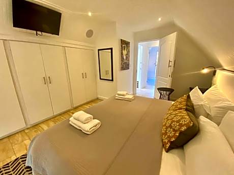 Deluxe Mountain Facing Room