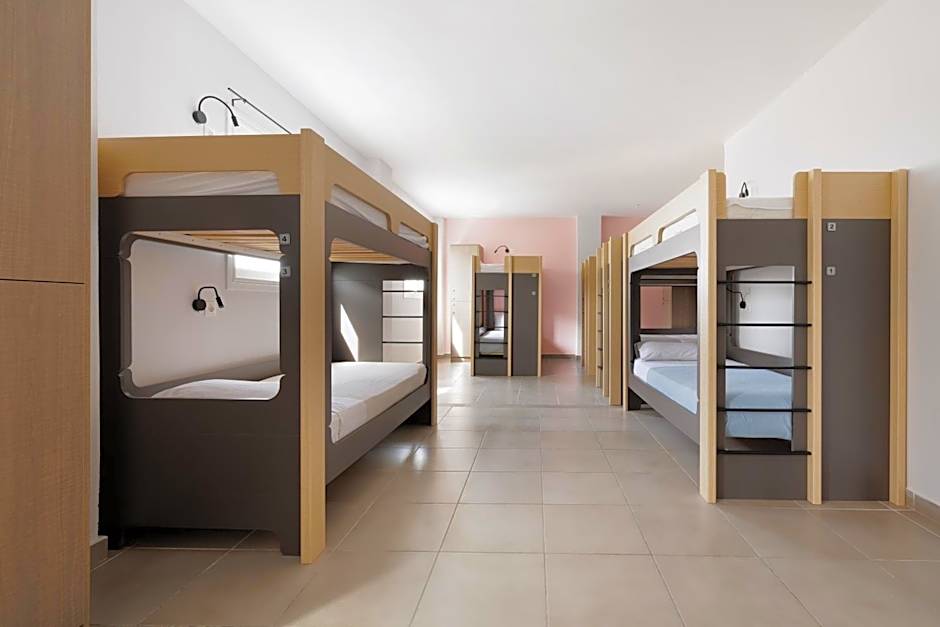 Local Hostel & Suites