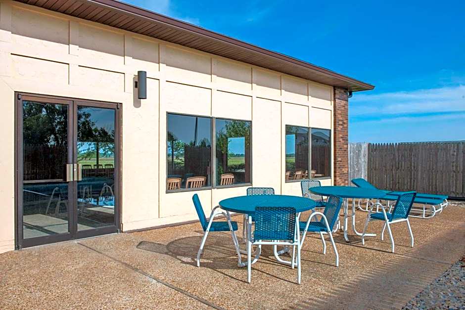 Days Inn by Wyndham Pontoon Beach