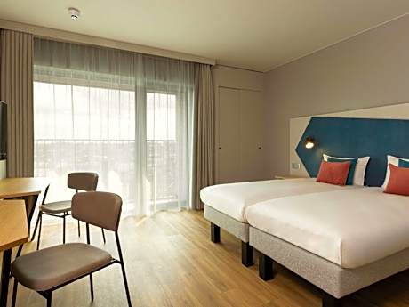 Studio with Twin Beds