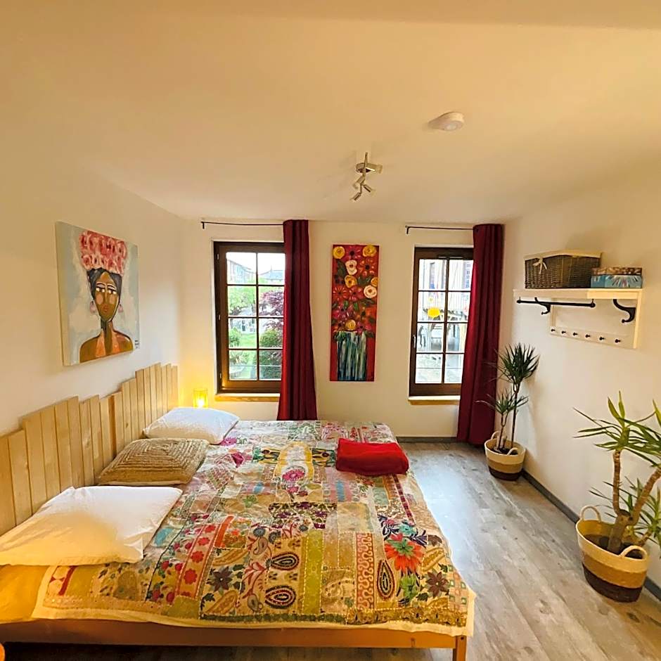 Hôte Labyrinthe lit 180 cm salle de bain, petit dej compris
