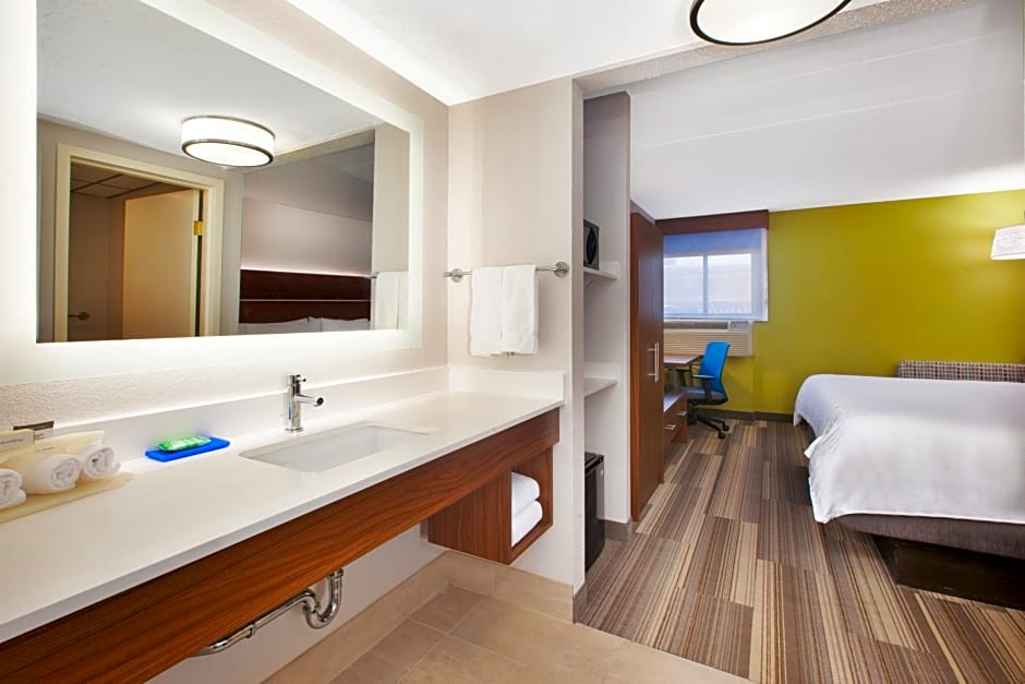 Holiday Inn Express Fairfax-Arlington Boulevard by IHG