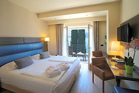 Double Room with Lake View