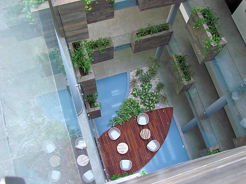 OneBR w Balcony or Small Studio in Playa del Carmen, BBQ, Pool Infinite, Whirlpool, AC, TV Smart, 200mb