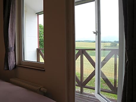 Standard Twin Room with Shared Bathroom - Non-Smoking