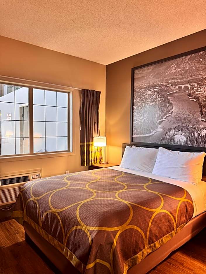 Super 8 by Wyndham Castlegar BC