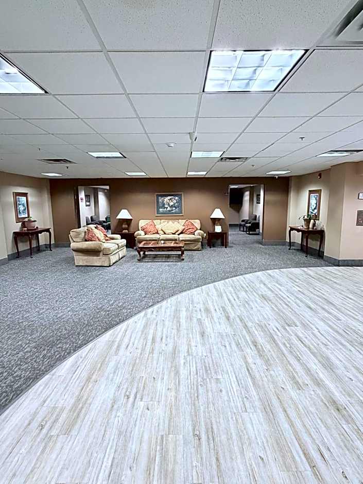 COLLINS INN & SUITES