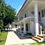 Banlomnow Hotel