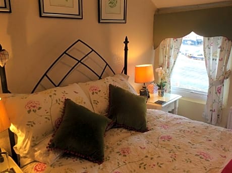 Abbey and Esk Bed and Breakfast