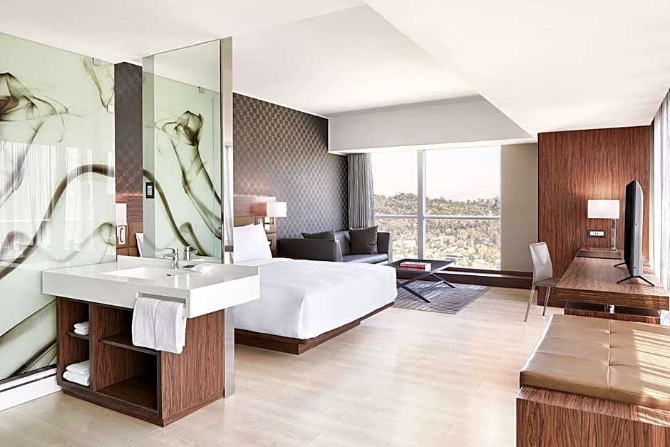 AC Hotel Santiago Cenco Costanera