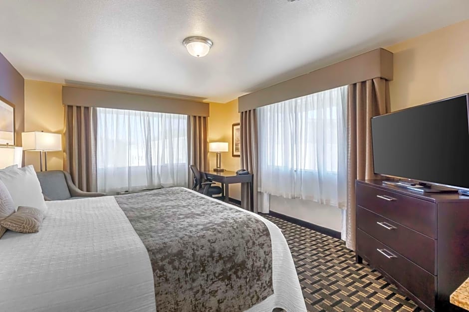 Best Western Plus Edmonds Harbor Inn