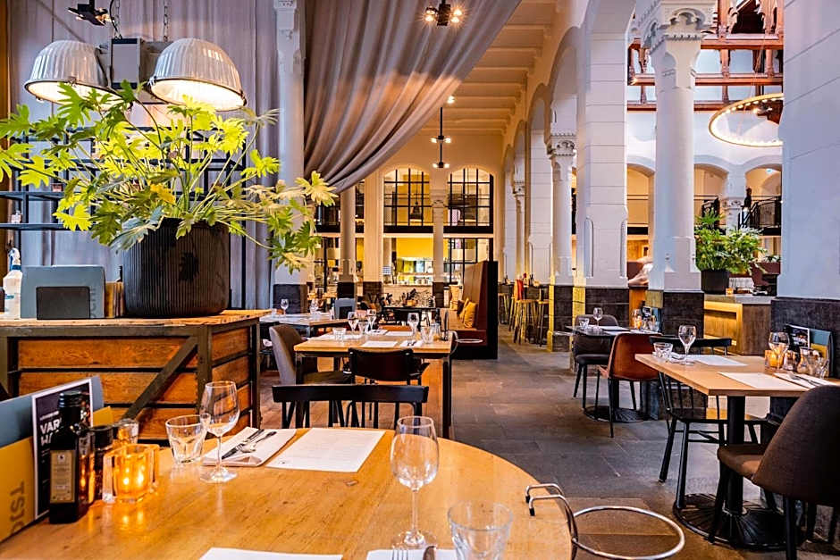 Post-Plaza Hotel & Grand Café