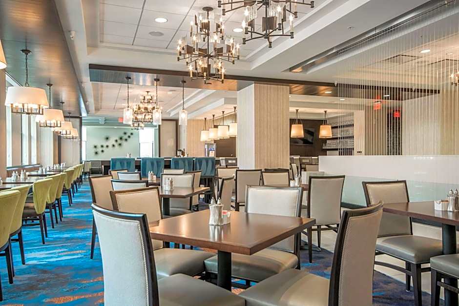 Embassy Suites By Hilton Louisville Downtown