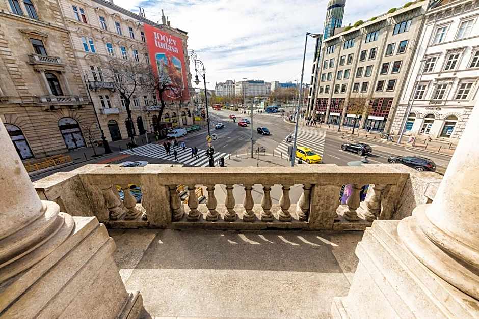 Adagio Hostel Basilica