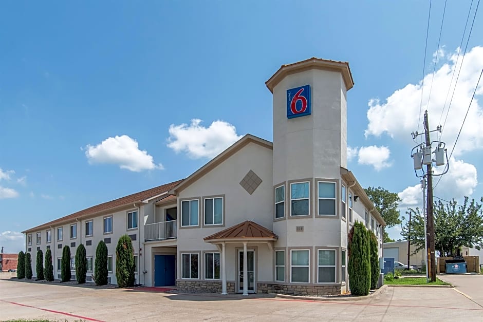 Motel 6 Hutchins, TX