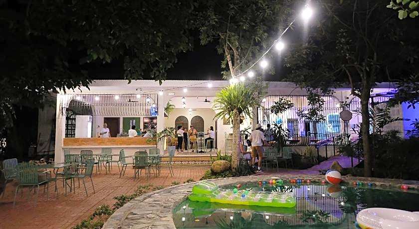 Mad Monkey Dumaguete