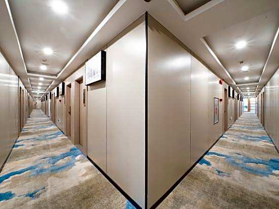 Meiling Hotel (Guangzhou Zhujiang New Town Wuyangyu Subway Station)