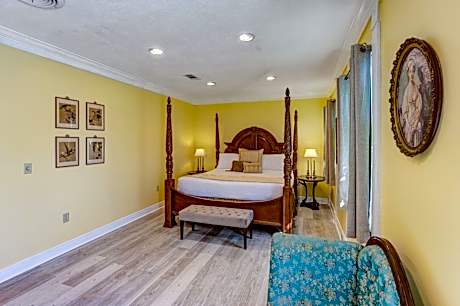 Deluxe Double Room (2 Adults + 1 Child)