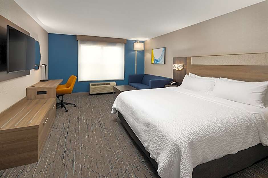 Holiday Inn Express & Suites - Green Bay East By IHG