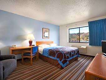 Super 8 by Wyndham Houghton