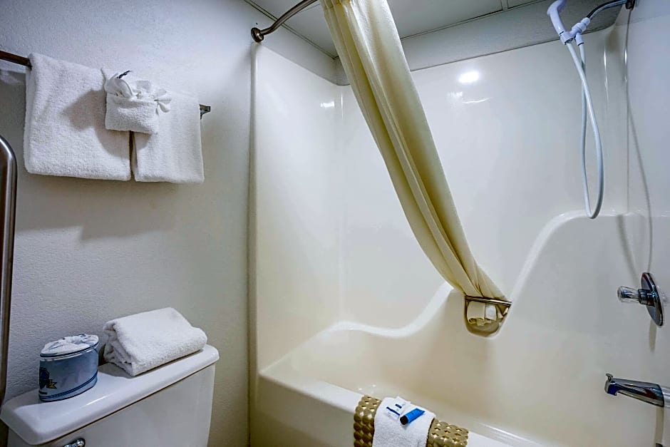 Rodeway Inn Branson, Brick House