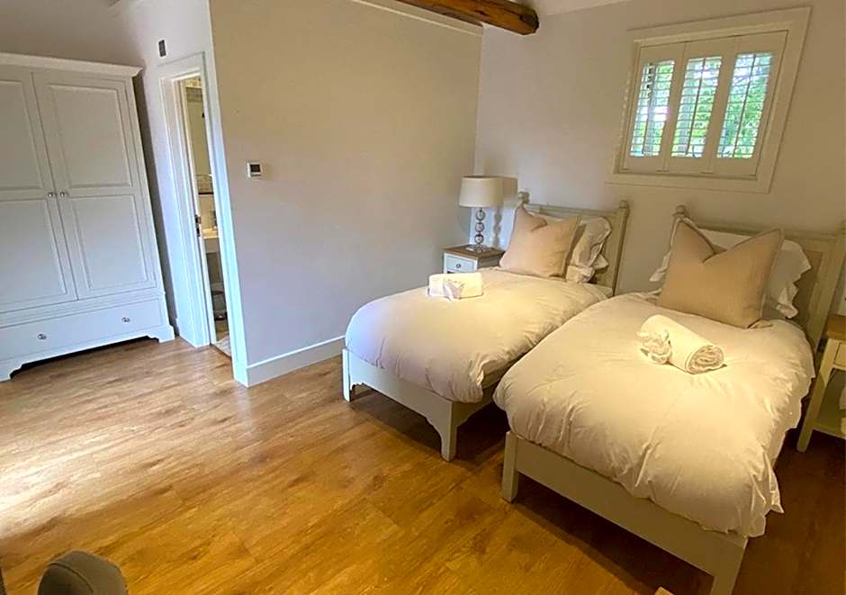 Great Blunts Stables - Stock Brook Manor Golf Club