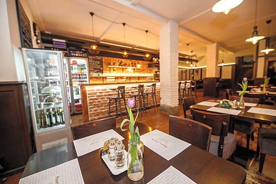 Hotel & Apartments U Černého orla