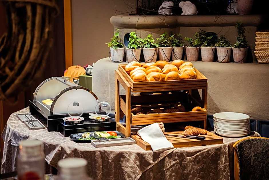 La Pasta Hotel Restaurant