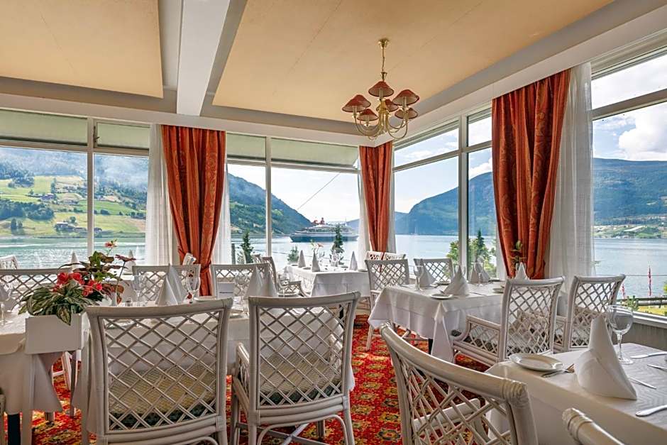 Olden Fjordhotel