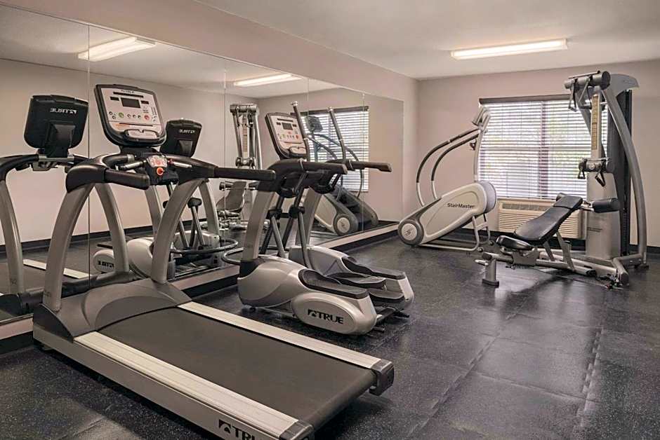 Country Inn & Suites by Radisson, Waterloo, IA