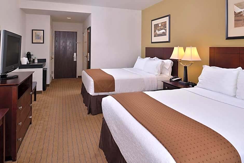 Holiday Inn Madison at The American Center By IHG