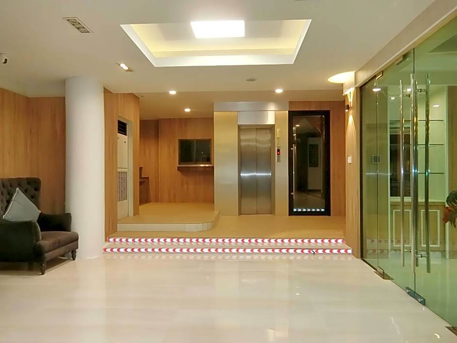 Sira Boutique - Newly renovated