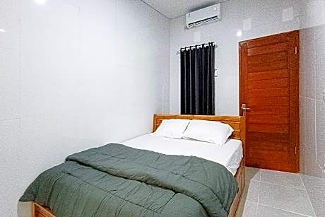 Widi Guest House near GWK Mitra RedDoorz