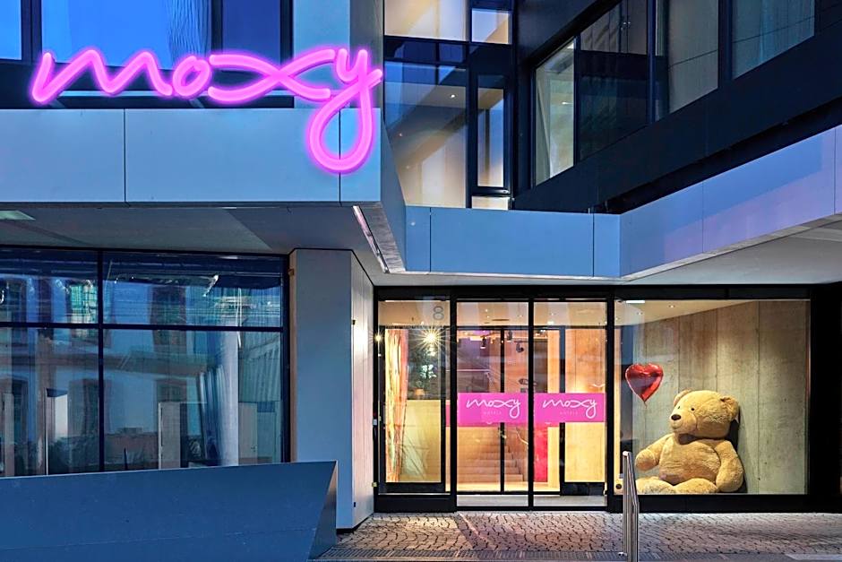 Moxy Frankfurt City Center
