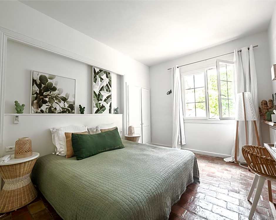 Hotel de La Plage - Mahogany