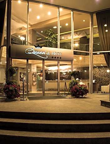 Queen's Hotel - Zebra Centre