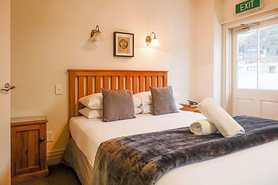 The Grand Hotel & Bar - Akaroa