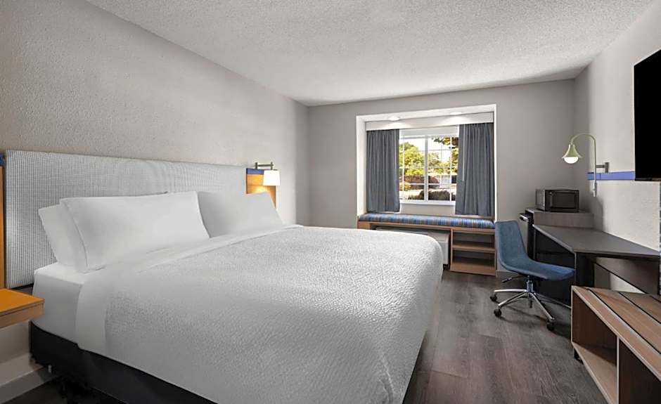 Greenville Pelham Inn by IHG