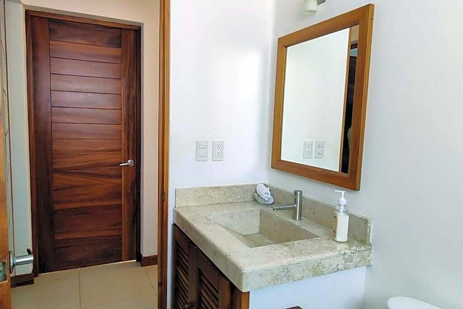 Apartment Tortugas- rooms with AC, and great pool at 5 min to Carrizalillo beach and restaurants of Benito Juarez Bulevard