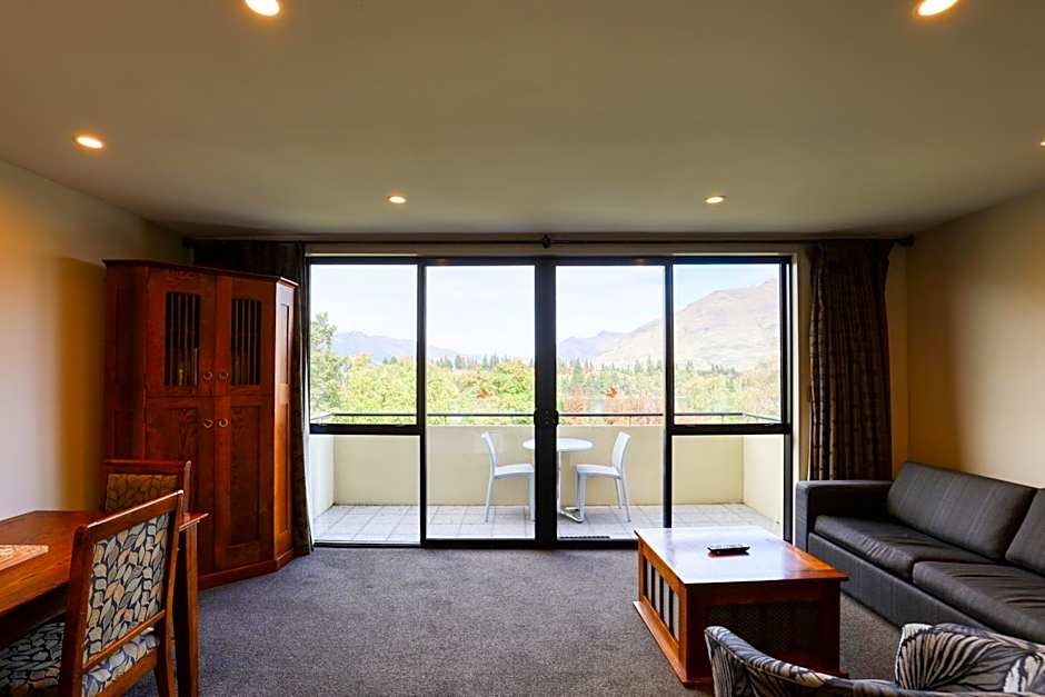 Garden Court Suites & Apartments