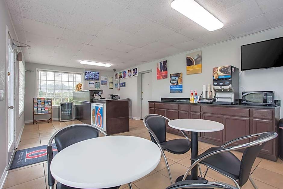 Motel 6-Walterboro, SC