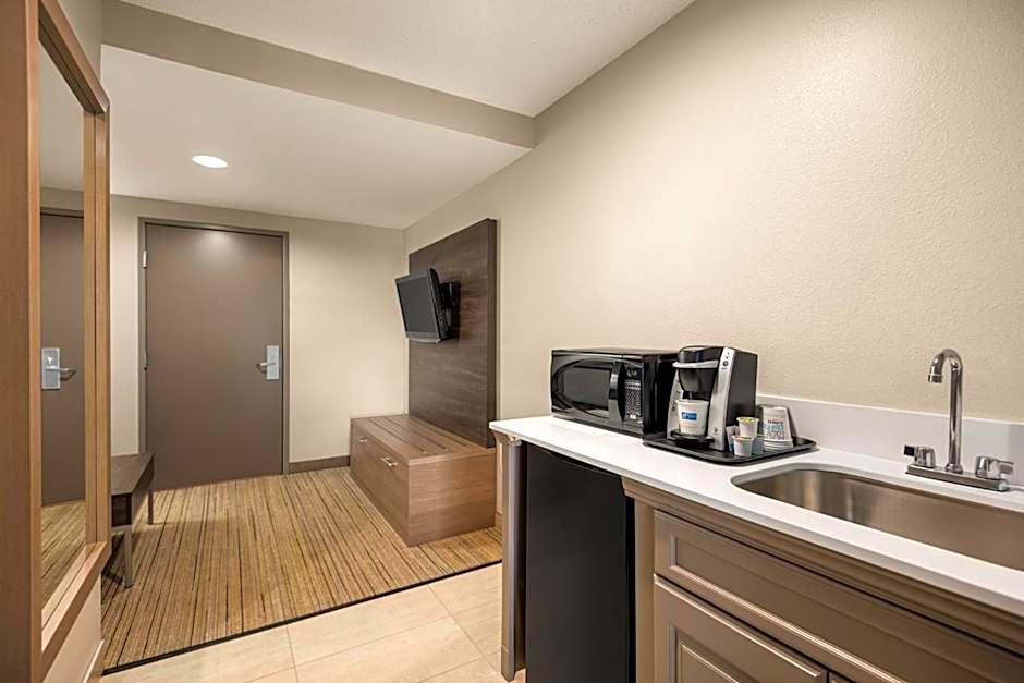 Holiday Inn Express Hotel & Suites Fredericksburg By IHG